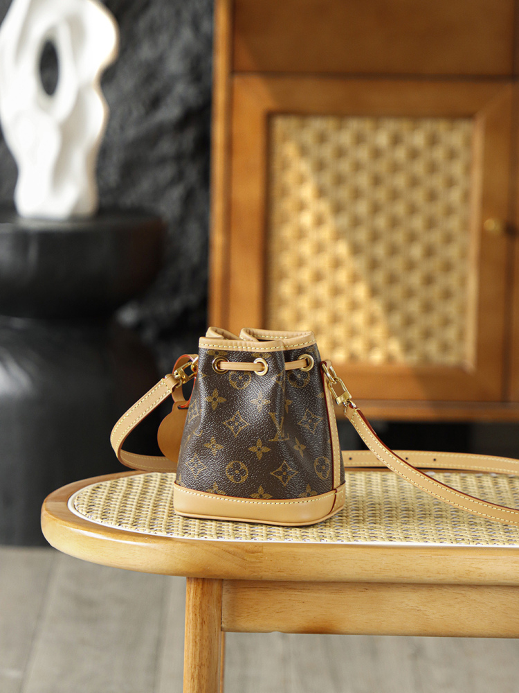 LV Logo特寫 LV M81266 手袋 頂級復刻