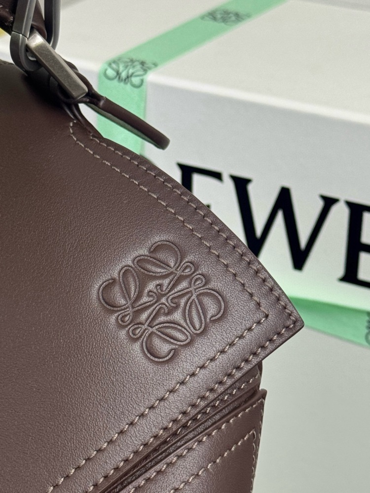 LOEWEPuzzle Biker 机车包第1角度展示 頂級復刻品質