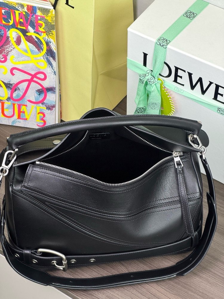 肩帶/手把細節 LOEWEPuzzle Biker 机车包 頂級復刻