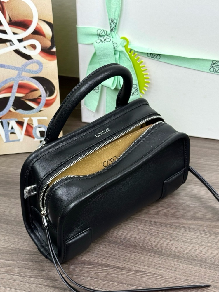 肩帶/手把細節 LOEWEMini 柔軟牛皮革 Amazona 180 手袋 頂級復刻