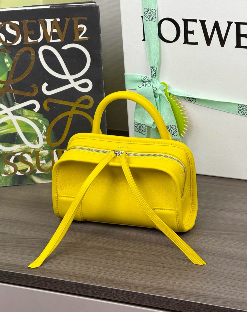 肩帶/手把細節 LOEWEMini 柔軟麂皮 Amazona 180 手袋 頂級復刻