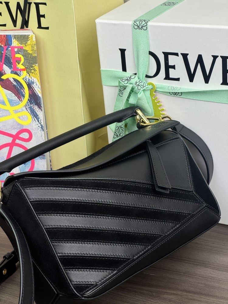 肩帶/手把細節 LOEWEPuzzle 小号牛皮 绒面手袋 頂級復刻