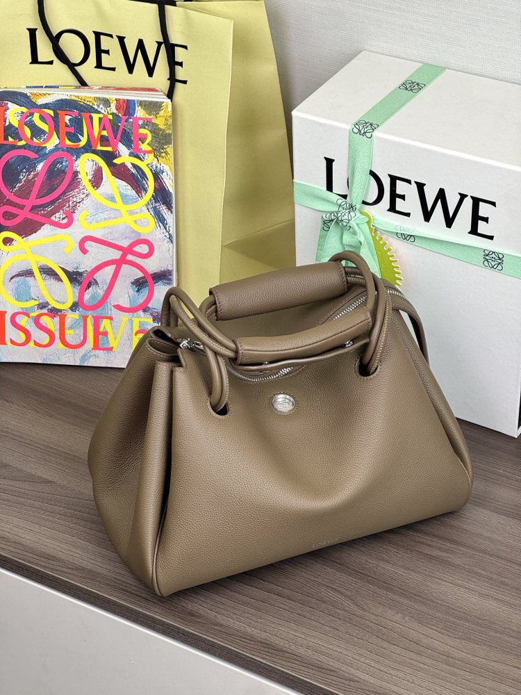 肩帶/手把細節 LOEWE中号 Madrid 灰褐色柔软牛皮革手袋 頂級復刻