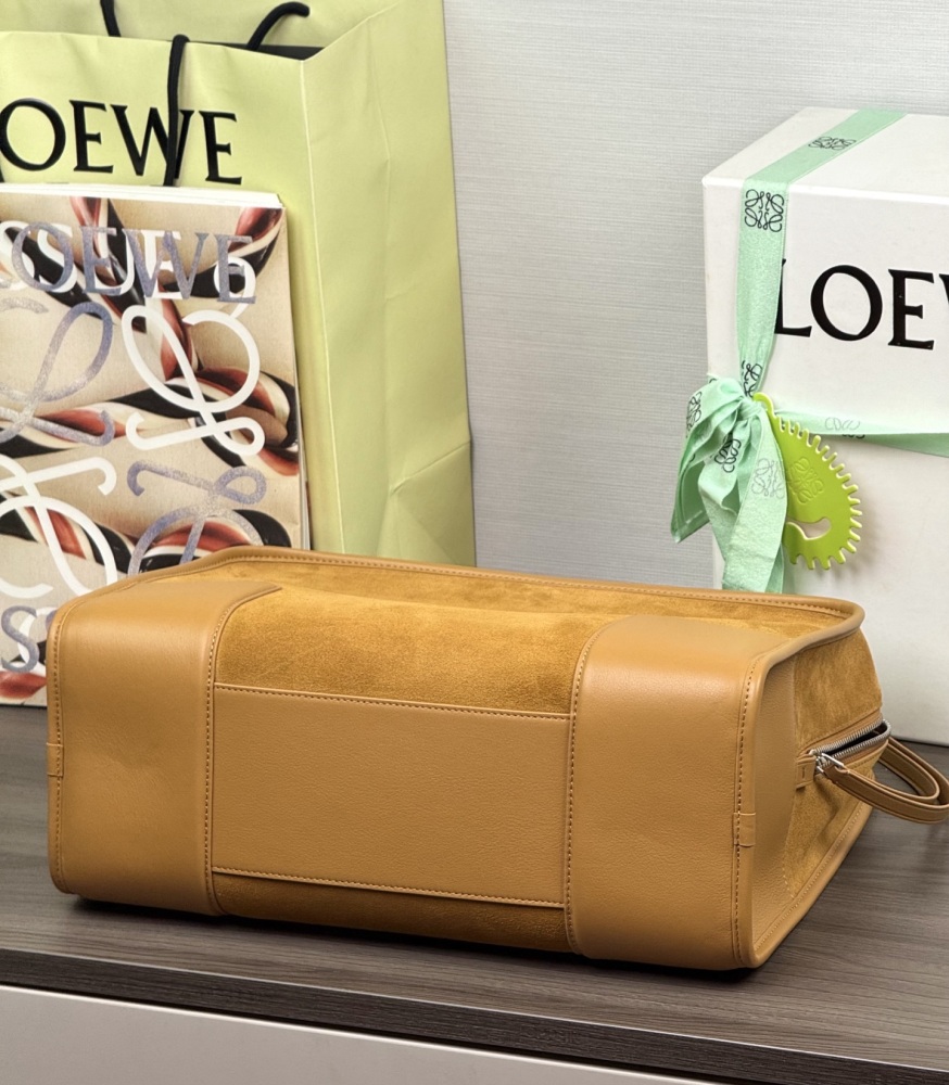 肩帶/手把細節 LOEWE大号 Amazona 180 绒面革手袋 頂級復刻