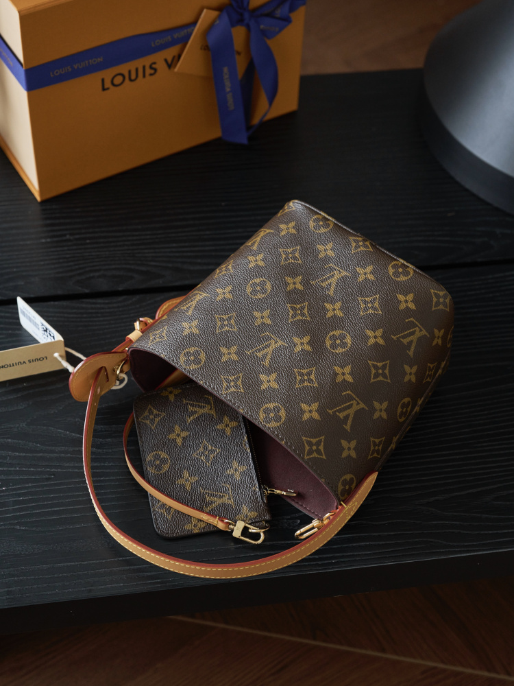 LV M12925 手袋