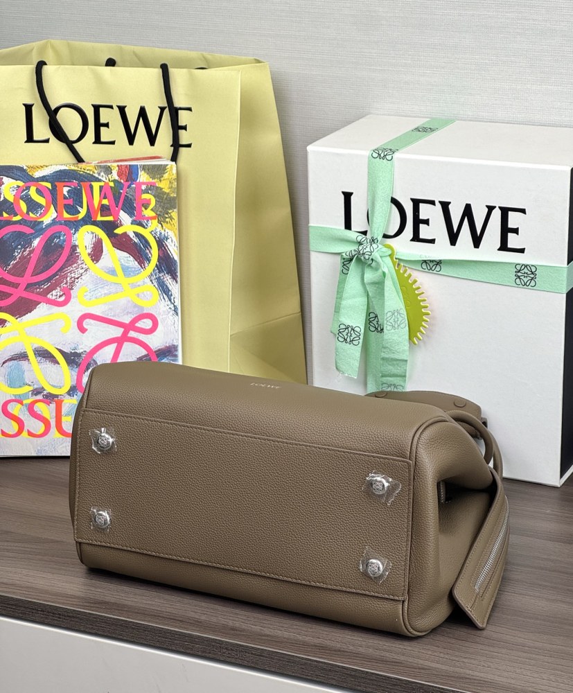 搭配示範 LOEWE手袋 頂級復刻