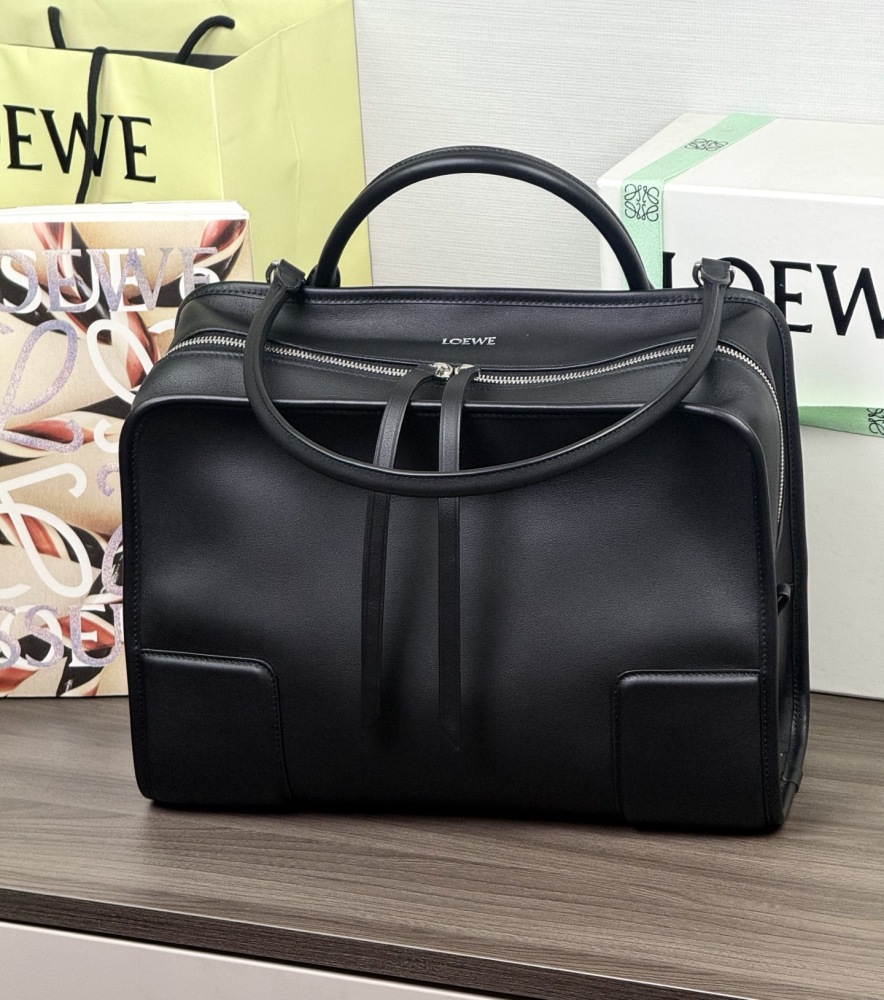 LOEWE Logo特寫 LOEWE大号 Amazona 180 牛皮革手袋 頂級復刻