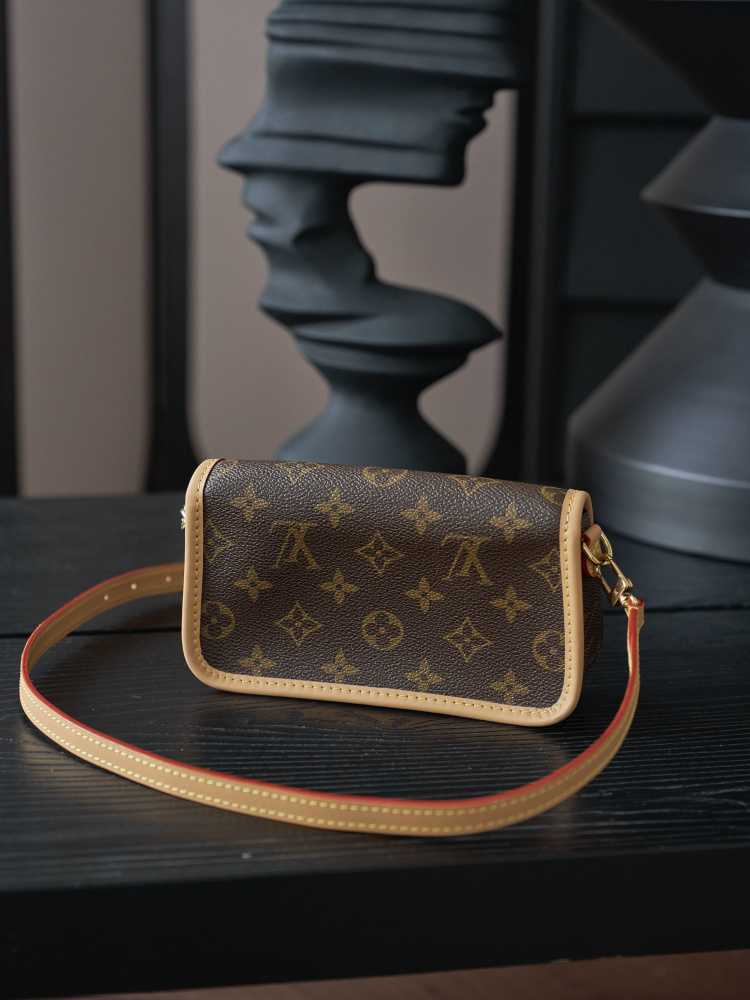 LV M83298 DIANE 小號手袋第1角度展示 頂級復刻品質