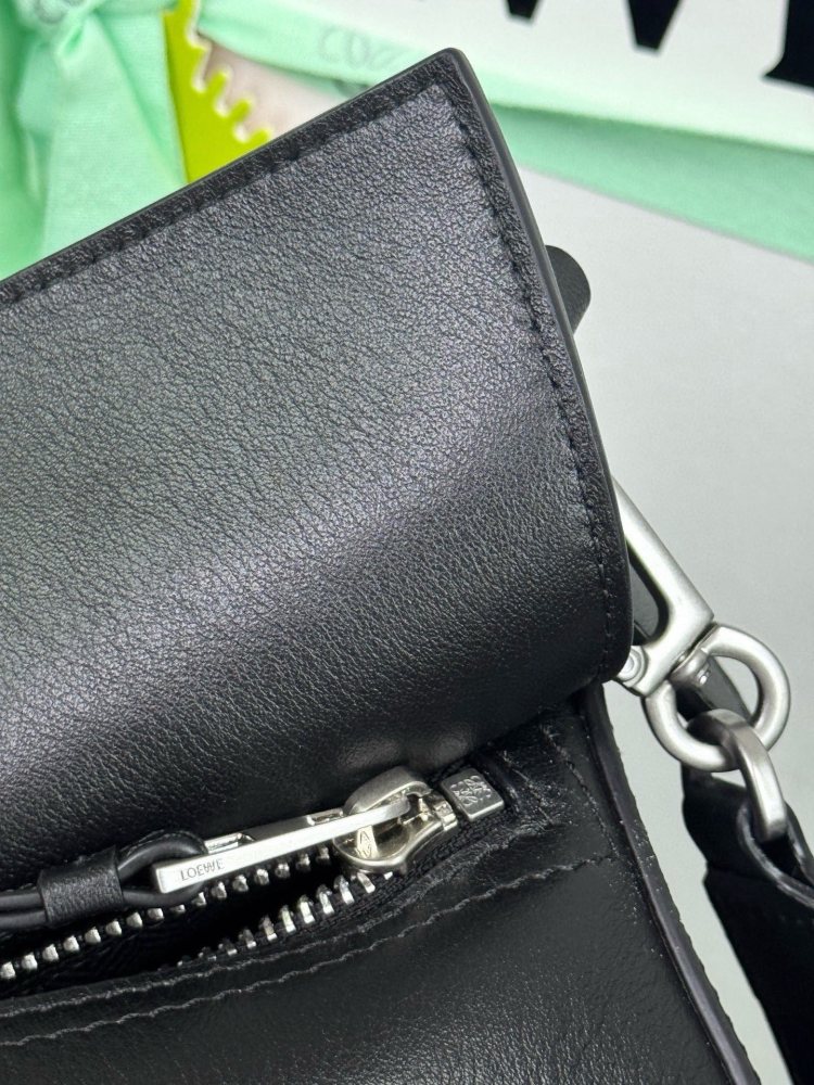 LOEWEPuzzle Biker 机车包第1角度展示 頂級復刻品質