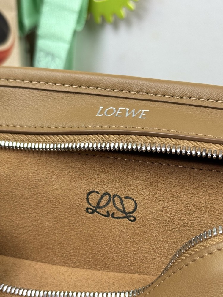LOEWEMini Amazona 180 柔軟牛皮革手袋第1角度展示 頂級復刻品質