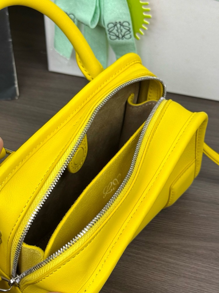 LOEWEMini 柔軟麂皮 Amazona 180 手袋第1角度展示 頂級復刻品質