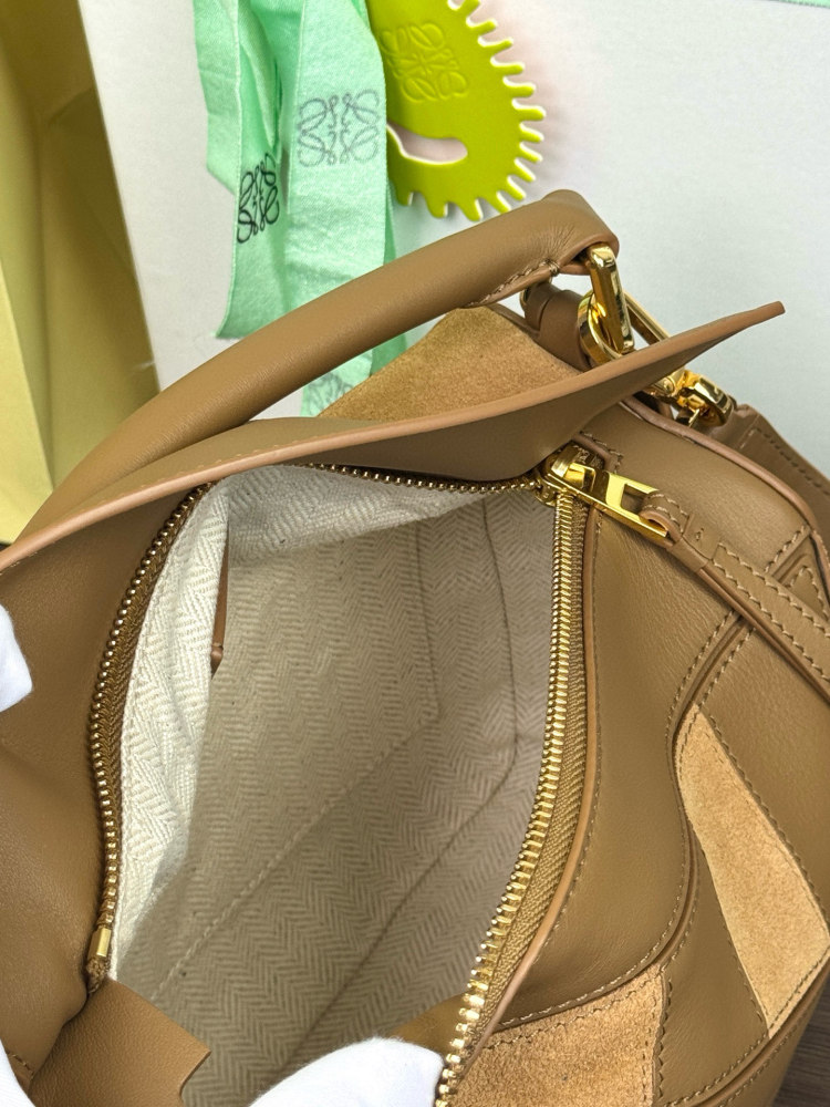 LOEWEPuzzle 小号牛皮 绒面手袋第1角度展示 頂級復刻品質