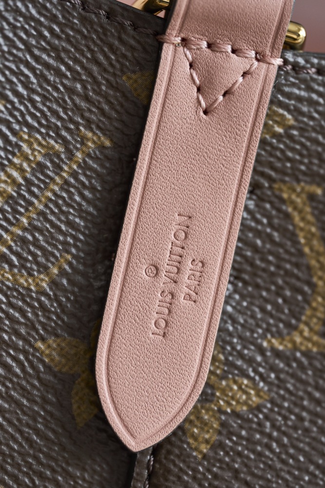 肩帶/手把細節 LV M44022 中號手袋 頂級復刻