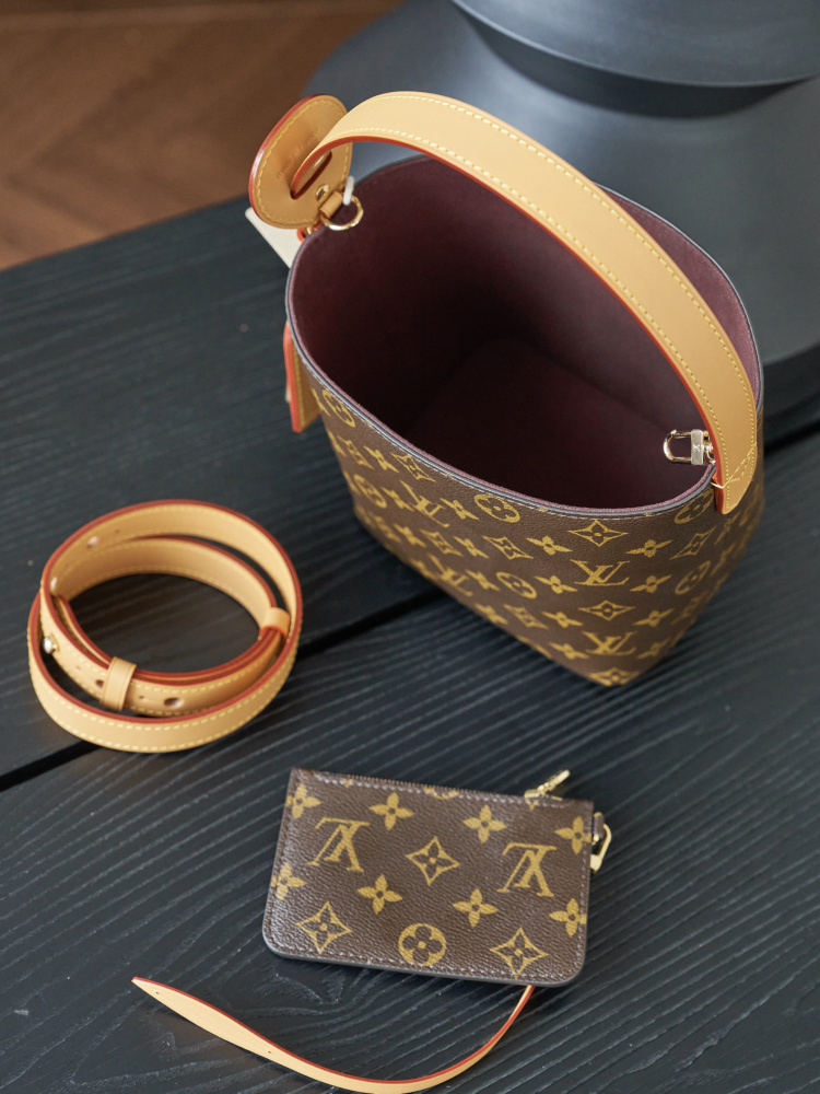 LV M12925 手袋