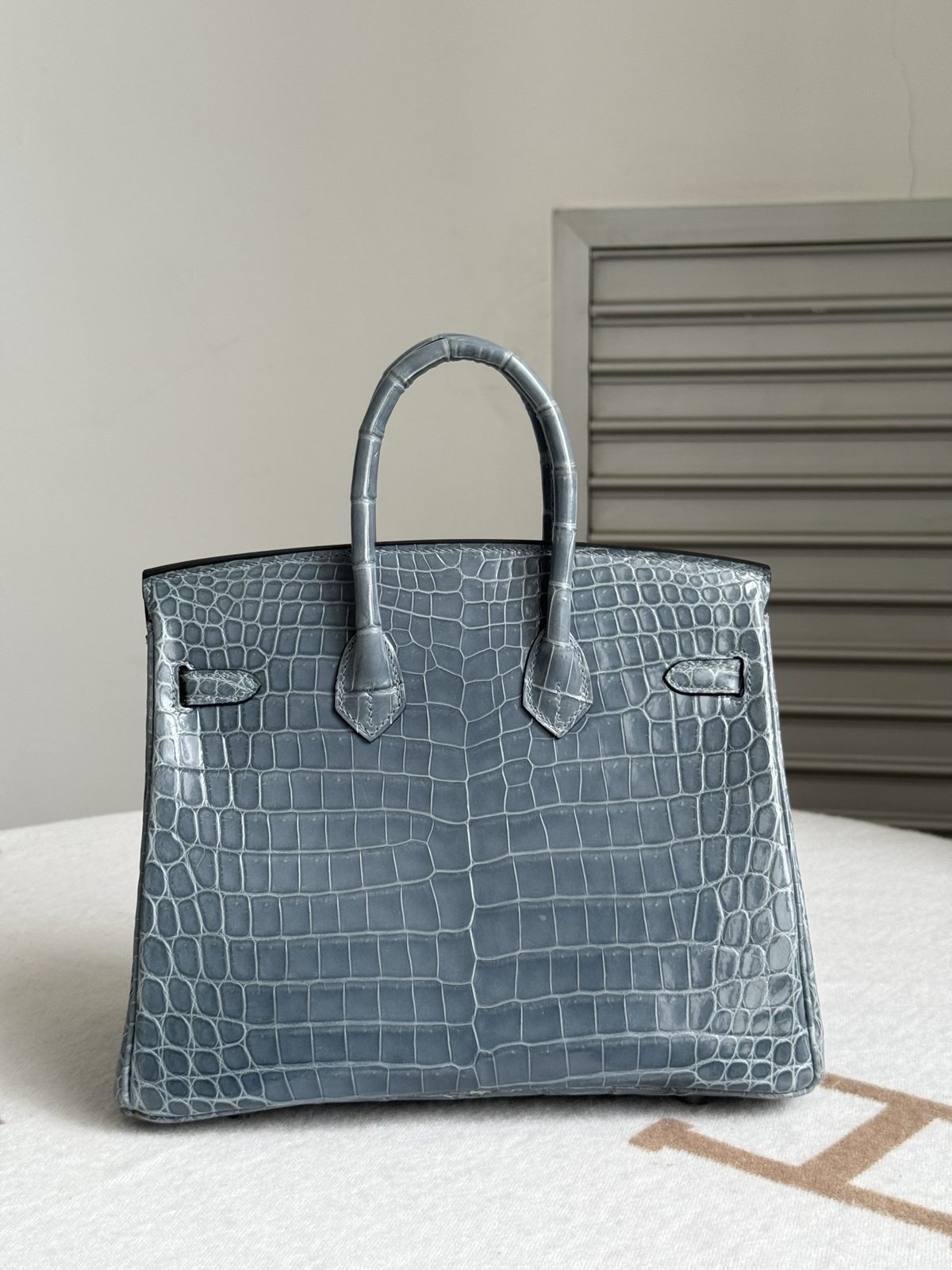 Birkin 25 亮面鱷魚皮 光澤細節