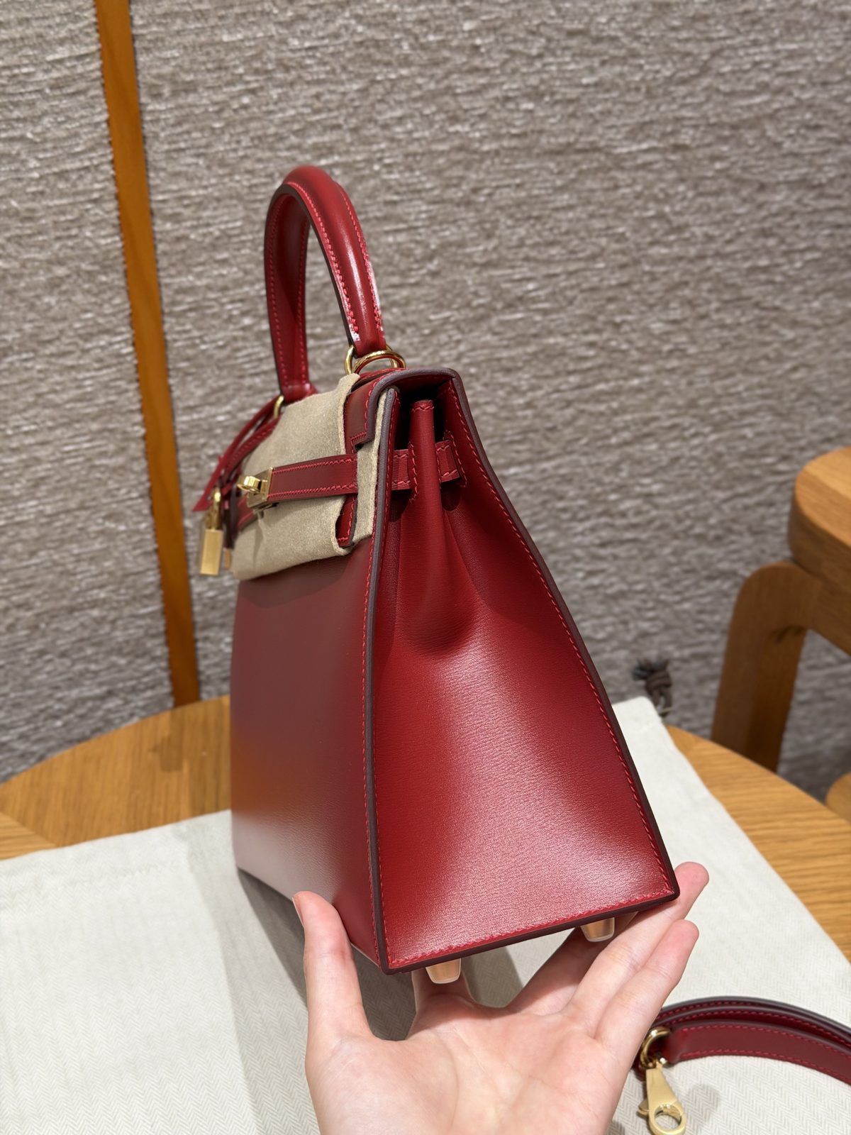 辣椒紅 Kelly 25 側面