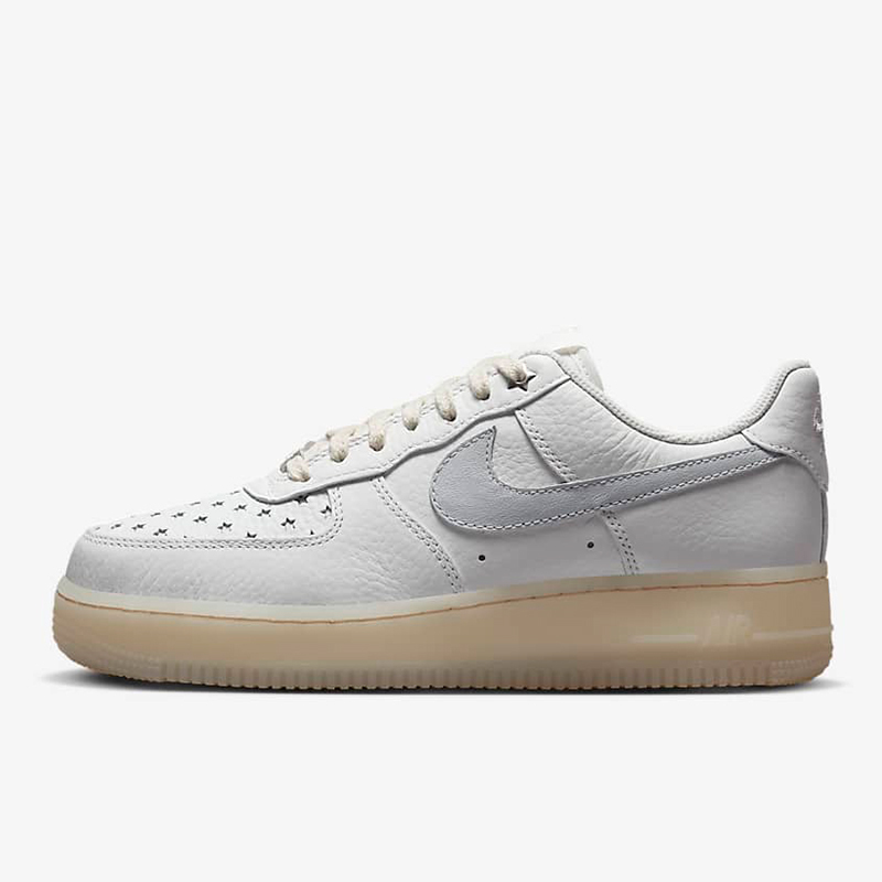 Nike Air Force 1 '07     (Women's Air Force One sneakers)
