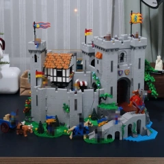 Lion King's Castle Creator Expert 10305