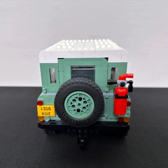 Land Rover Defender 90 Technic Custom 10317
