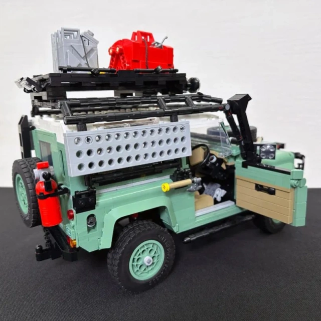 Land Rover Defender 90 Technic Custom 10317