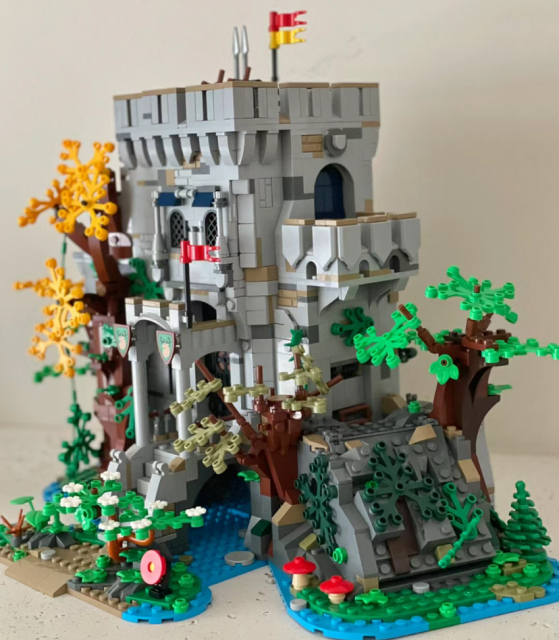 Castle in the Forest Ideas compatible 910001