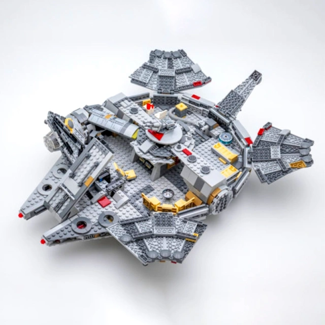 Millennium Falcon Star Wars Movie & Games 75105
