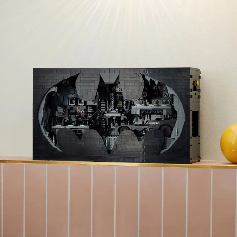 Batcave Shadow Box Batman DC Super Heroes 76252