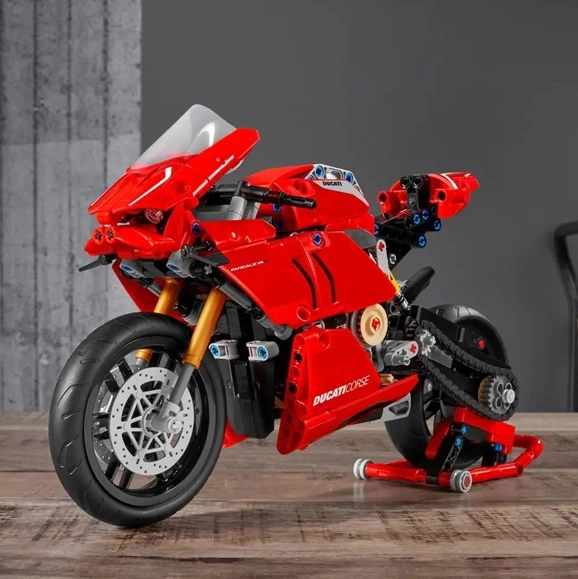 Ducati Panigale V4 R Technic 42107