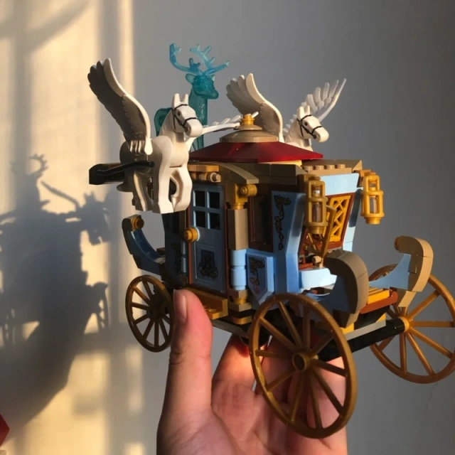 Beauxbatons' Carriage: Arrival at Hogwarts Movie & Game 75958