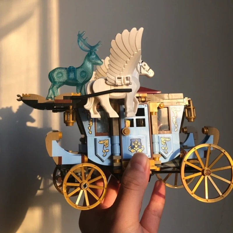 Beauxbatons' Carriage: Arrival at Hogwarts Movie & Game 75958