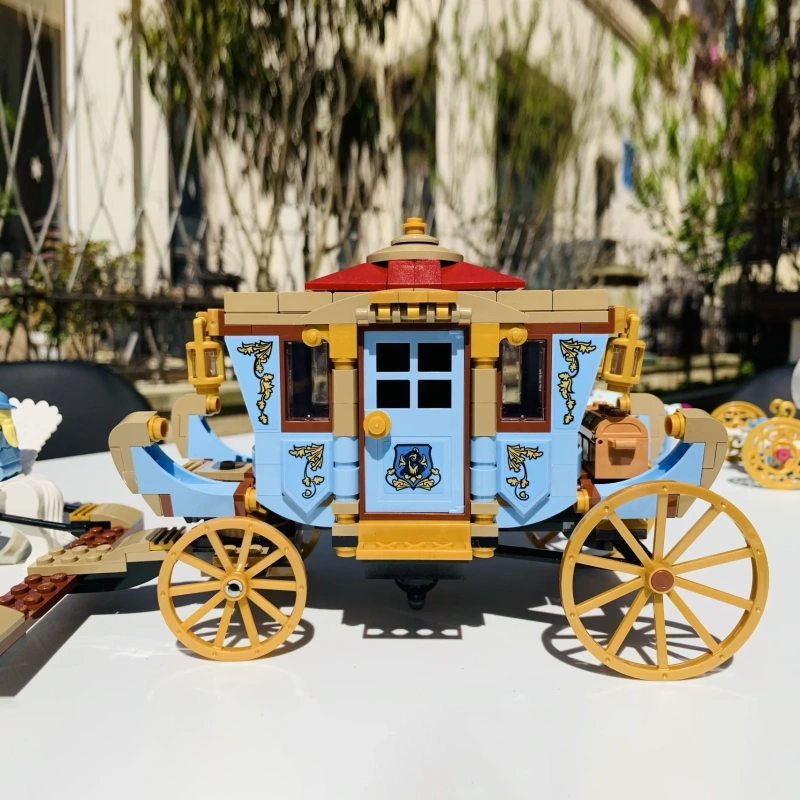 Beauxbatons' Carriage: Arrival at Hogwarts Movie & Game 75958