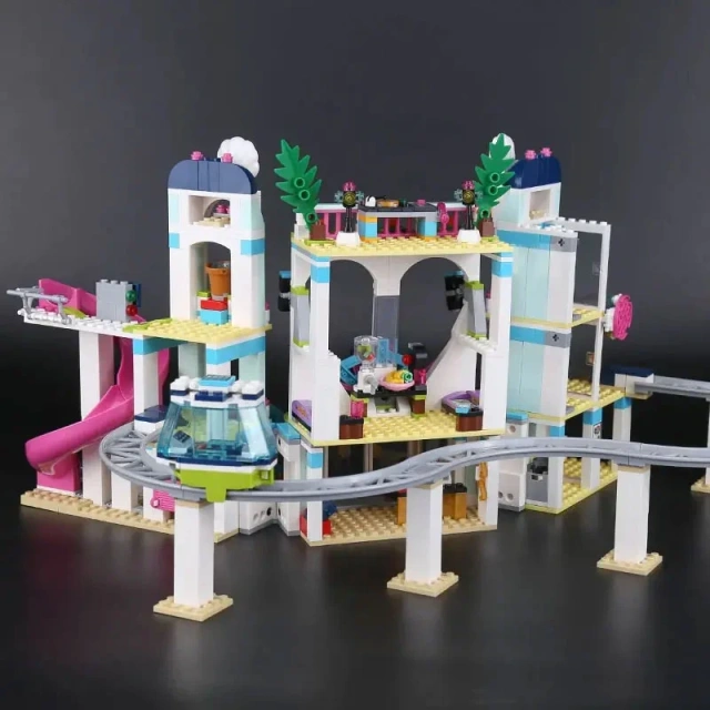 1017 pcs Heartlake City Resort Friends Girl 41347