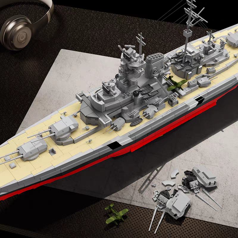 12GO Military Vehicl Bismarck Class Battleship 1:300 2686PCS block toys 98005