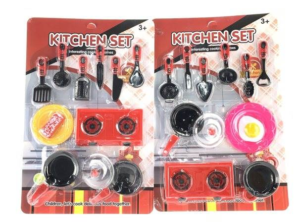 Dos tipos de utensilios de cocina simulados mezclados.