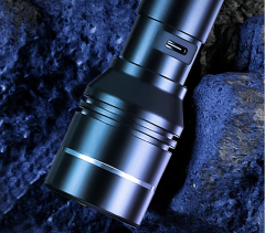 Strong light zoom flashlight 1000 lumens long life---The product is a free gift after purchasing any product and cannot be purchased separately.