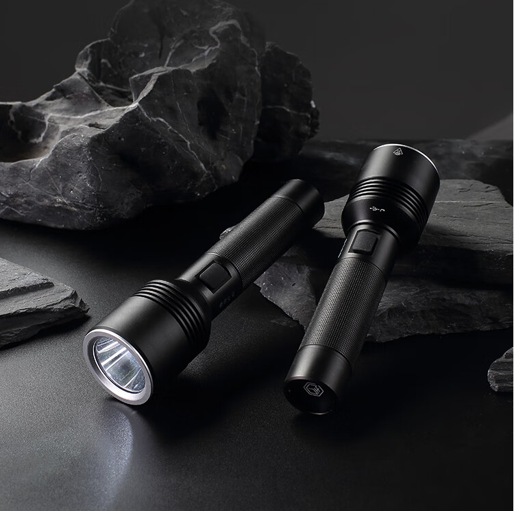 Strong light zoom flashlight 1000 Type-C charging function---The product is a free gift after purchasing any product and cannot be purchased separately.
