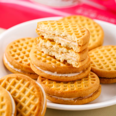Strawberry sandwich cookies