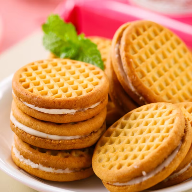 Strawberry sandwich cookies