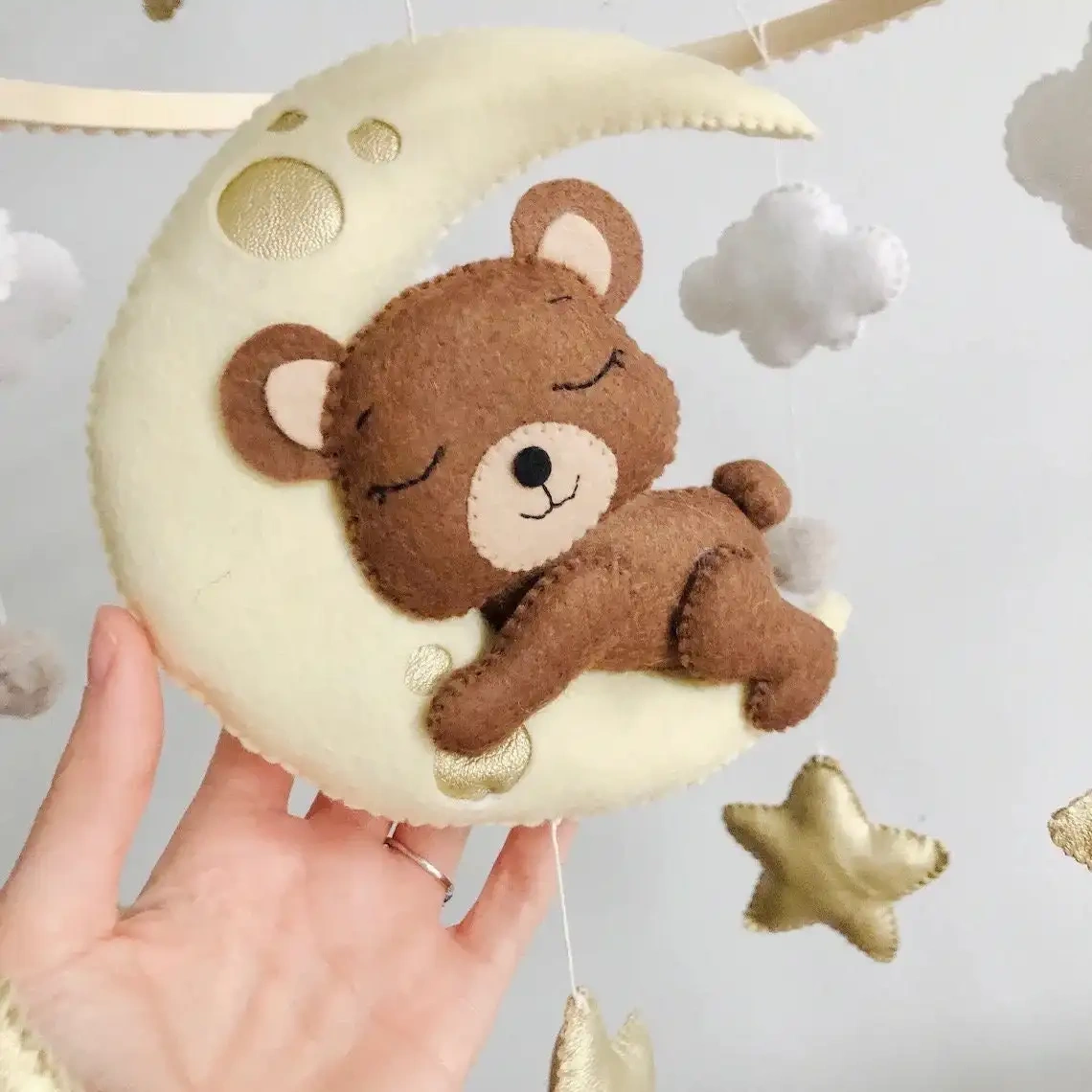 CE CPC baby products stuffed sleepybear hanging wool ball soft toys wooden cot crib quran musical felt baby mobiles with frame