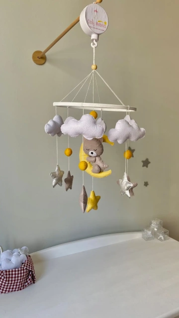 ألعاب أطفال ناعمة محشوة على شكل قمر نائم من CE CPC الأكثر مبيعًا في عام 2023، كرات صوف معلقة على شكل قرآن خشبي، سرير أطفال مصنوع من اللباد مع إطار