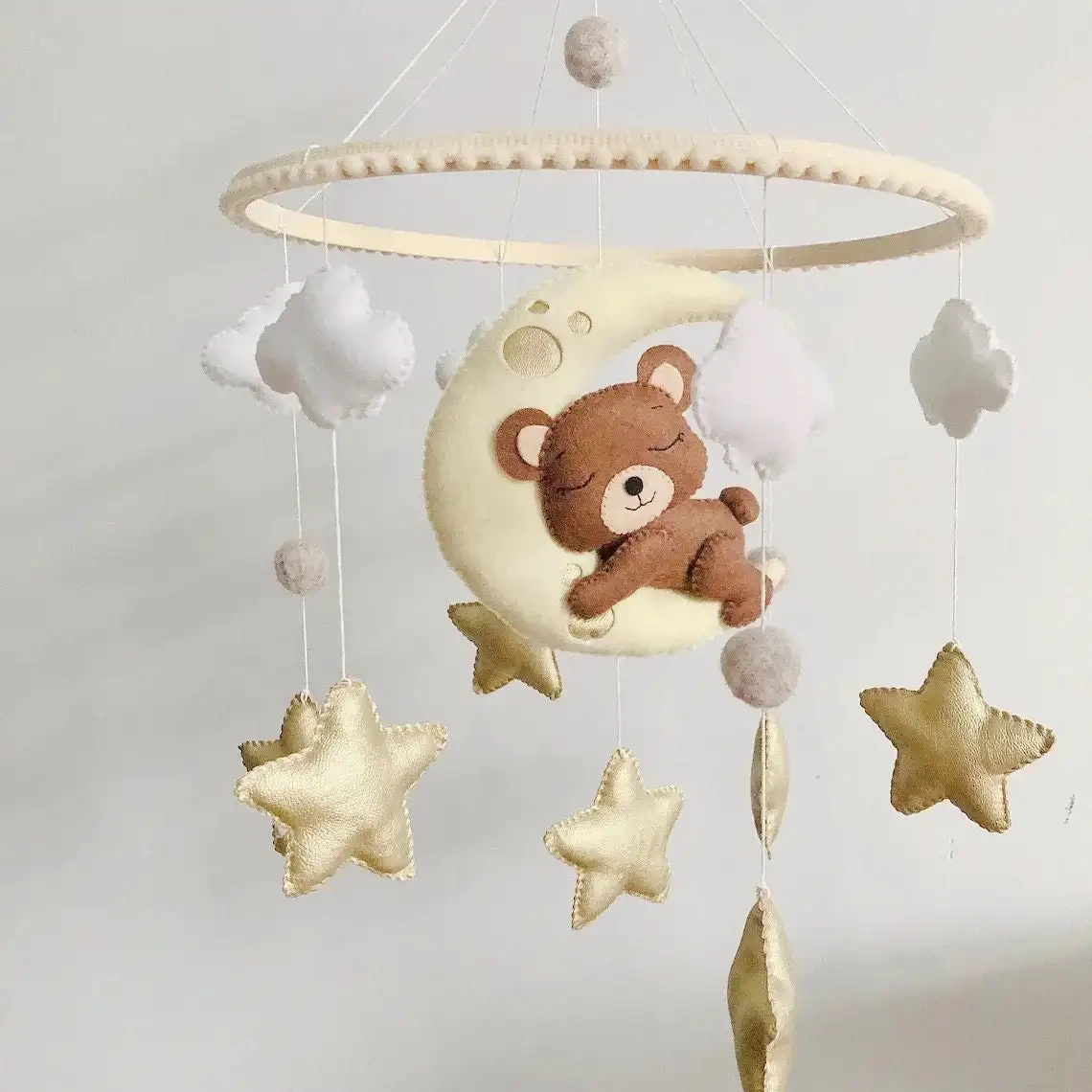 CE CPC baby products stuffed sleepybear hanging wool ball soft toys wooden cot crib quran musical felt baby mobiles with frame