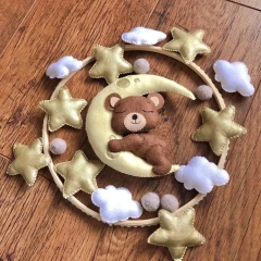 منتجات أطفال CE CPC محشوة بدب سليبى معلق كرات صوفية ناعمة ألعاب خشبية سرير أطفال قرآن موسيقي ألعاب أطفال من اللباد مع إطار