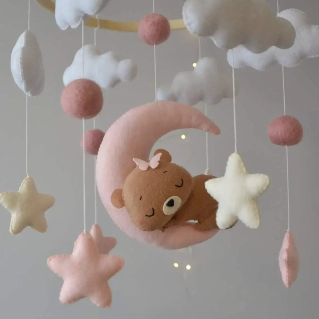 ألعاب أطفال معلقة ناعمة على شكل دب نائم مصنوعة يدويًا من CPC CE، سرير أطفال موسيقي من خشب السفاري، سرير أطفال مصنوع من اللباد، القرآن الكريم، ألعاب أطفال متحركة بإطار