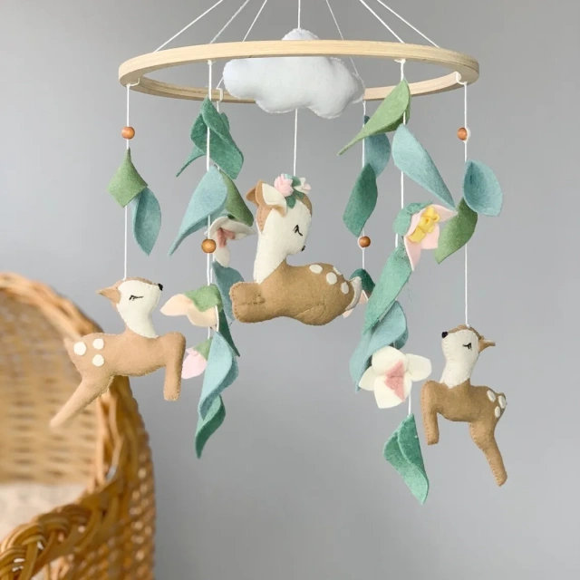 تخصيص ثلاث زهور غزال صغيرة تترك ديكورًا معلقًا في السقف كهدية استحمام للأطفال حديثي الولادة ألعاب محشوة سرير أطفال متحرك