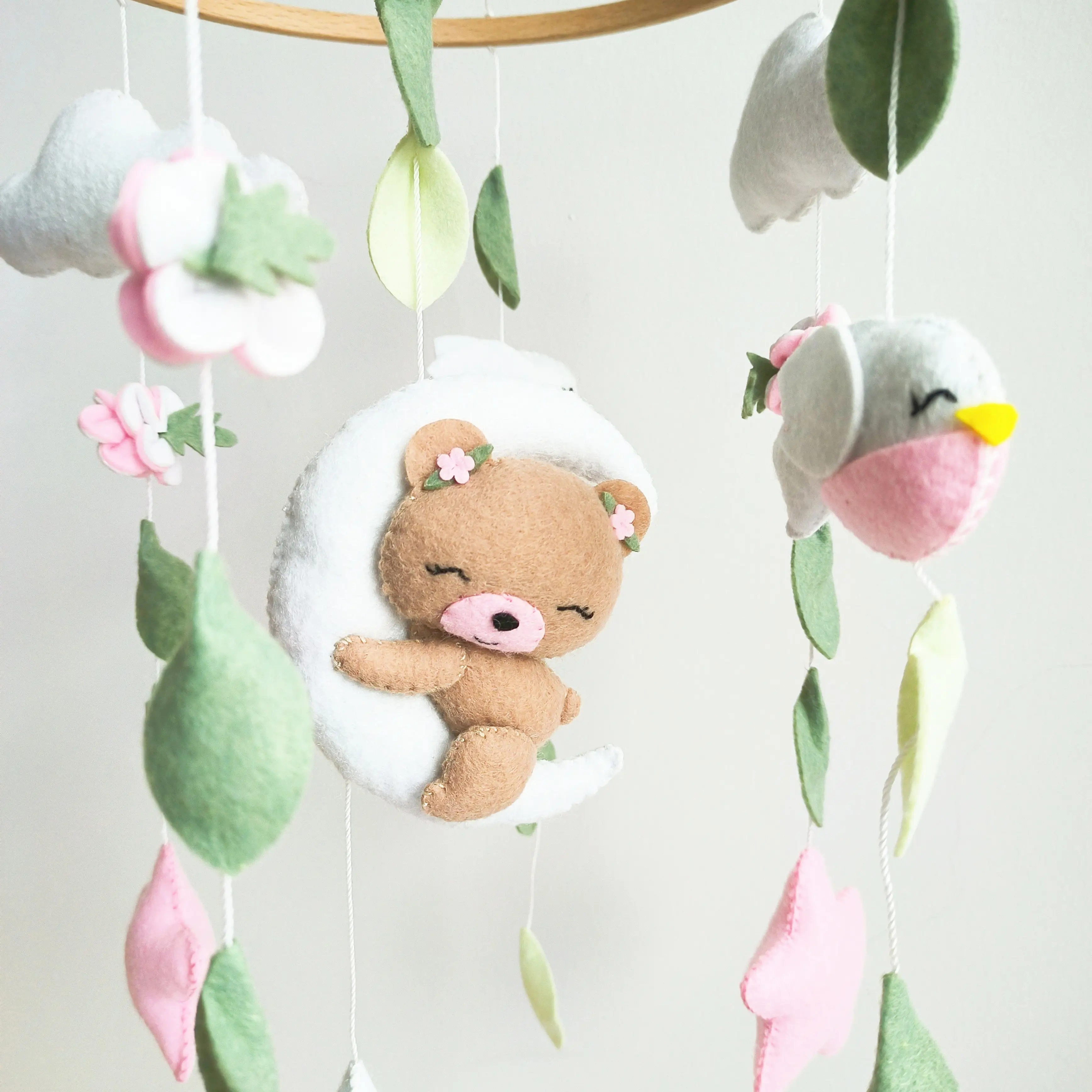 CE CPC hot selling 2023 stuffed sleepy bear bird hanging wool ball soft toys wooden crib felt quran baby mobiles for girls