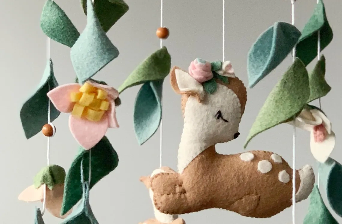 Customize three little deer flowers leave ceiling hanging decoration baby shower gift for new born stuffed toys baby cot mobile