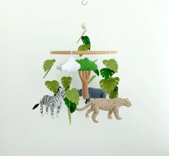 Décoration murale de chambre de bébé neutre, animaux en peluche en feutre, berceau suspendu, jungle, safari, mobile pour bébé pour garçon et fille