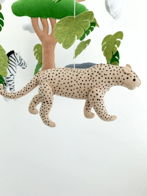 Décoration murale de chambre de bébé neutre, animaux en peluche en feutre, berceau suspendu, jungle, safari, mobile pour bébé pour garçon et fille