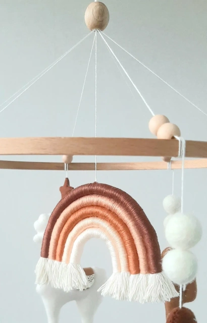 Petite boîte non toxique MOQ, emballage, couture à la main, jouets doux suspendus, animaux en peluche, lama et cactus, berceau, mobile pour bébé