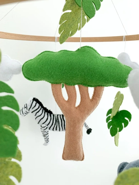 Décoration murale de chambre de bébé neutre, animaux en peluche en feutre, berceau suspendu, jungle, safari, mobile pour bébé pour garçon et fille